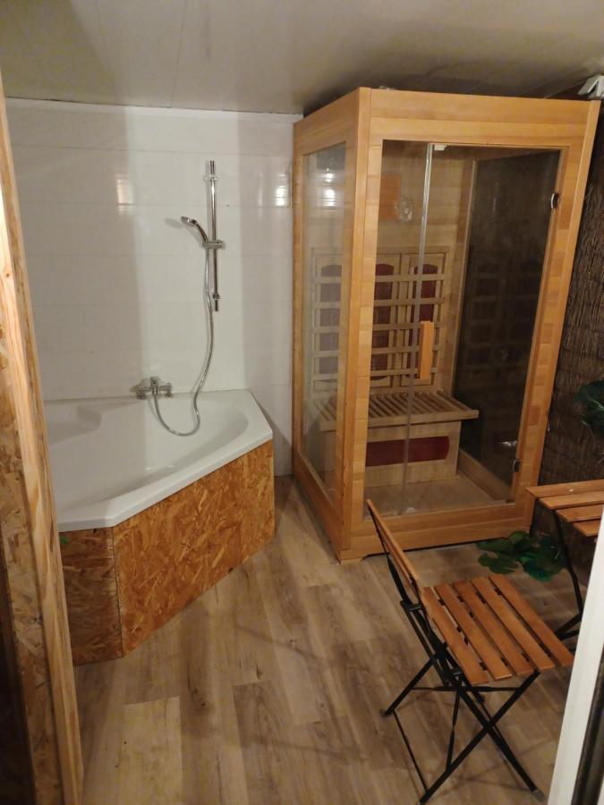 Roulotte Et Sauna De Tonton Bouvy Au Domaine Du Reuze Winnezeele Buitenkant foto
