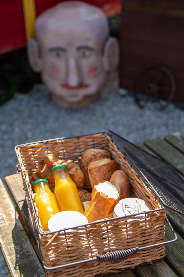 Roulotte Et Sauna De Tonton Bouvy Au Domaine Du Reuze Winnezeele Buitenkant foto