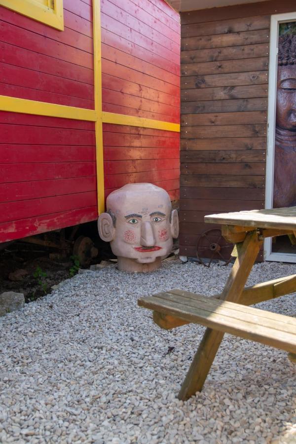 Roulotte Et Sauna De Tonton Bouvy Au Domaine Du Reuze Winnezeele Buitenkant foto