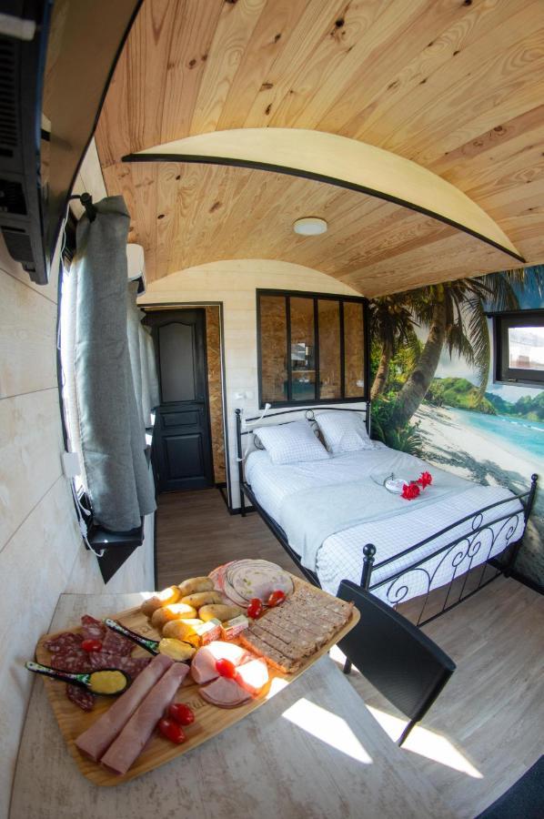 Roulotte Et Sauna De Tonton Bouvy Au Domaine Du Reuze Winnezeele Buitenkant foto